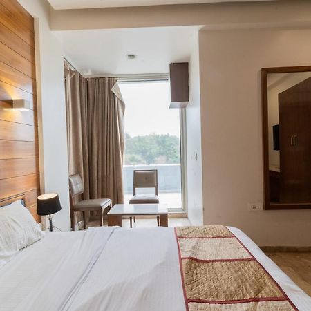 Hotel Kyra Airport 아흐메다바드 외부 사진