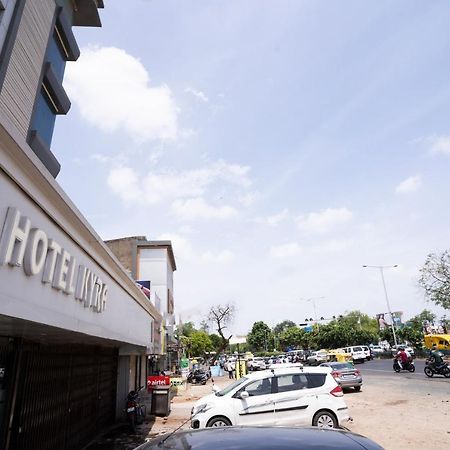 Hotel Kyra Airport 아흐메다바드 외부 사진