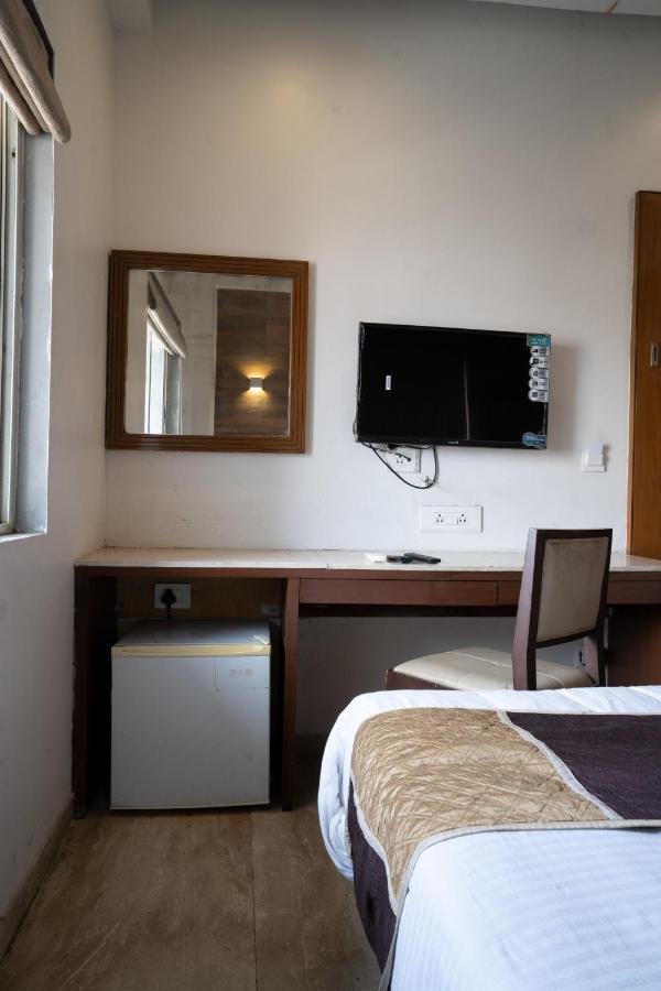 Hotel Kyra Airport 아흐메다바드 외부 사진