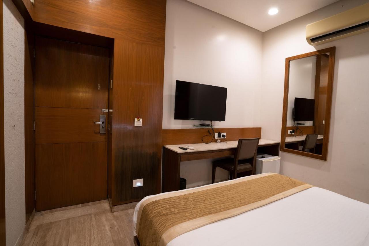 Hotel Kyra Airport 아흐메다바드 외부 사진