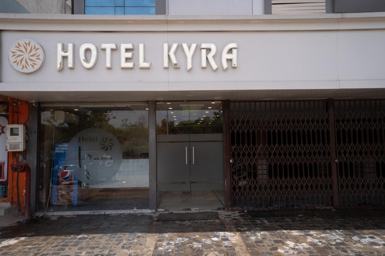 Hotel Kyra Airport 아흐메다바드 외부 사진