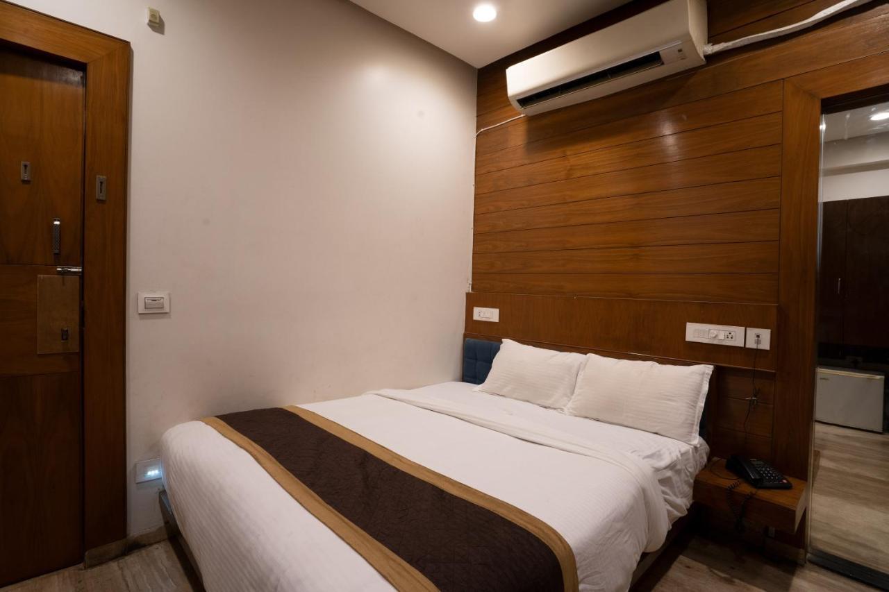 Hotel Kyra Airport 아흐메다바드 외부 사진