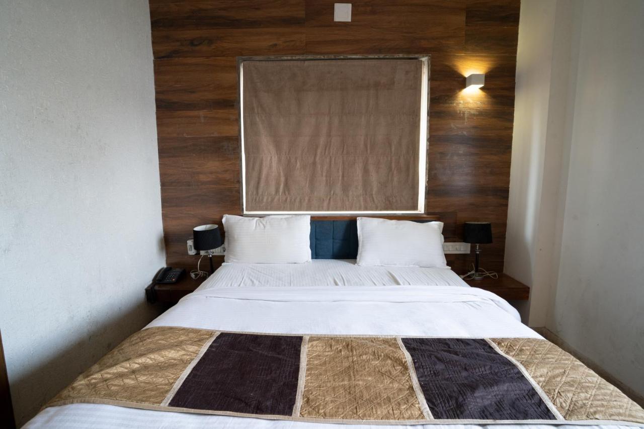 Hotel Kyra Airport 아흐메다바드 외부 사진