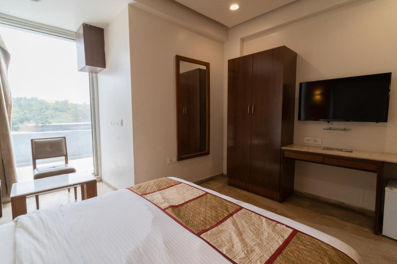 Hotel Kyra Airport 아흐메다바드 외부 사진