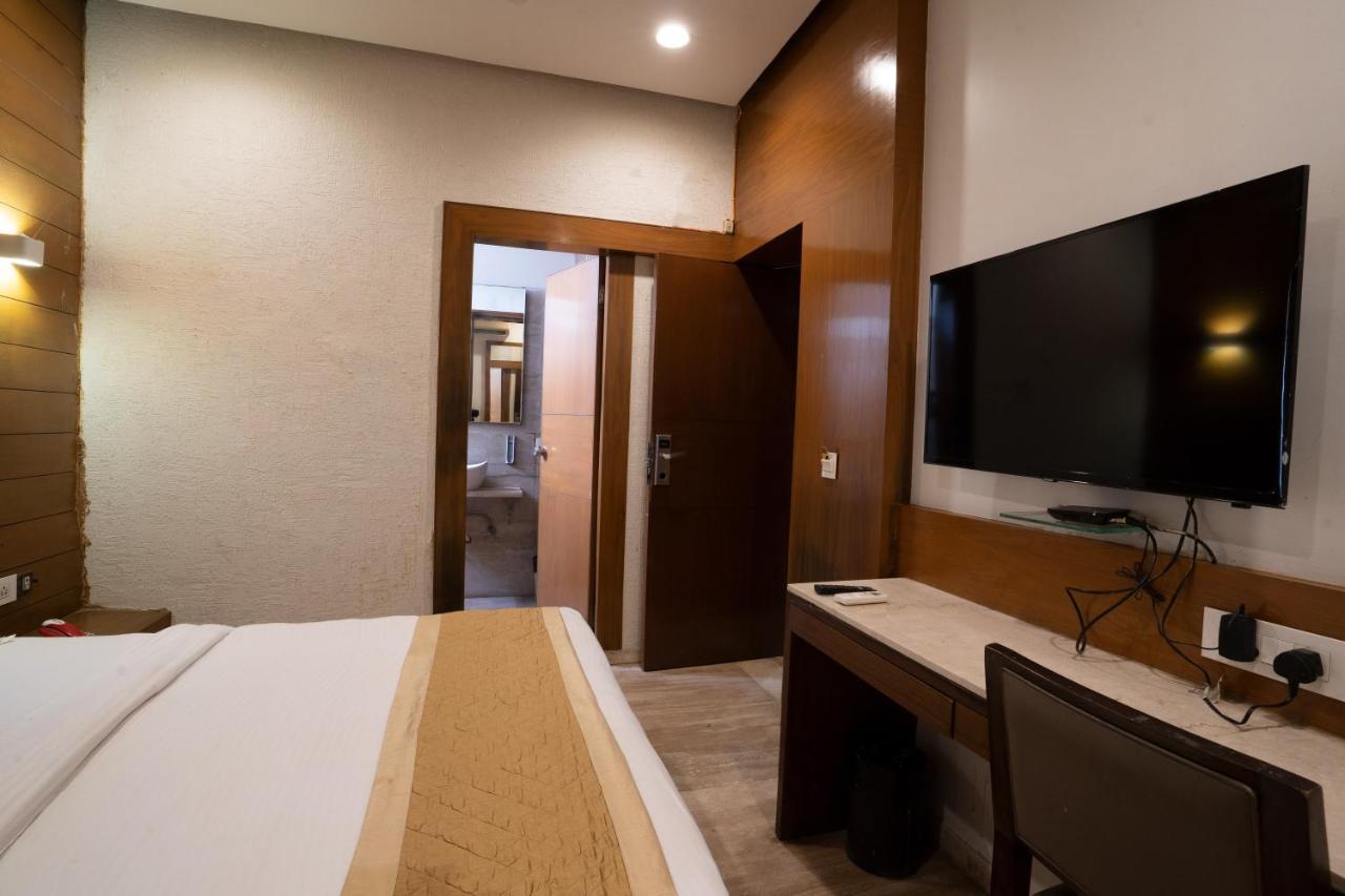 Hotel Kyra Airport 아흐메다바드 외부 사진